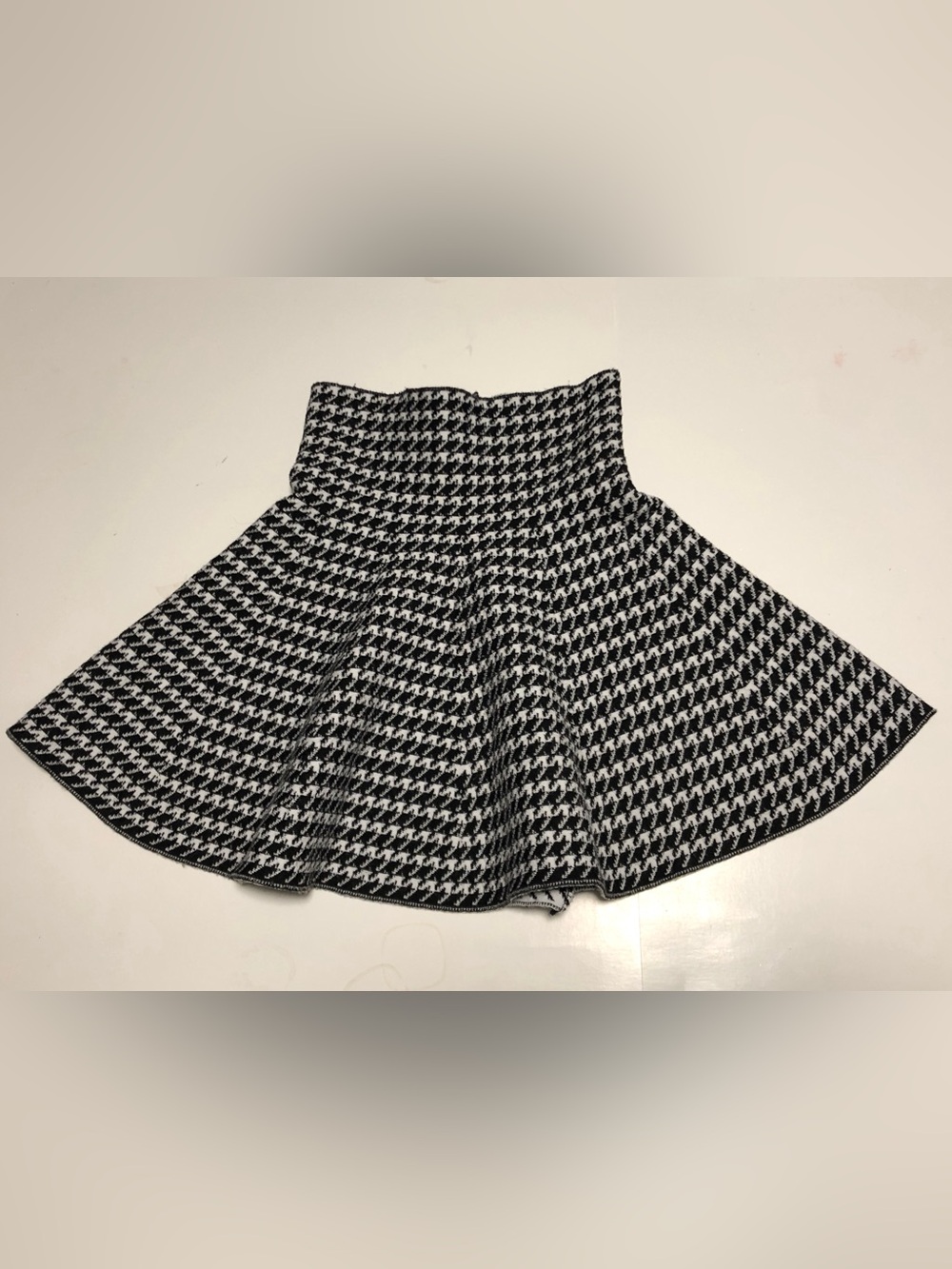 Preowned White Black Patterned Highwaist Skirt Size Small Women's Casual Wear